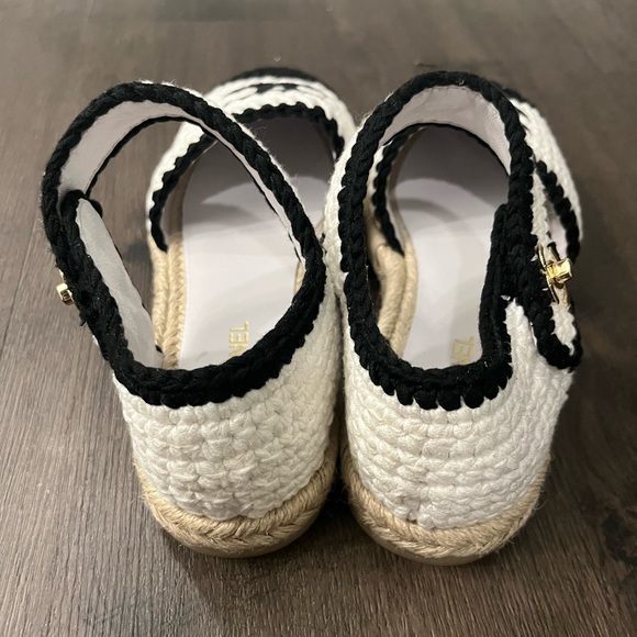 CHANEL 22C Braided Knit Crochet Two Tone CC Flat Espadrille Sandals - Picture 7 of 8